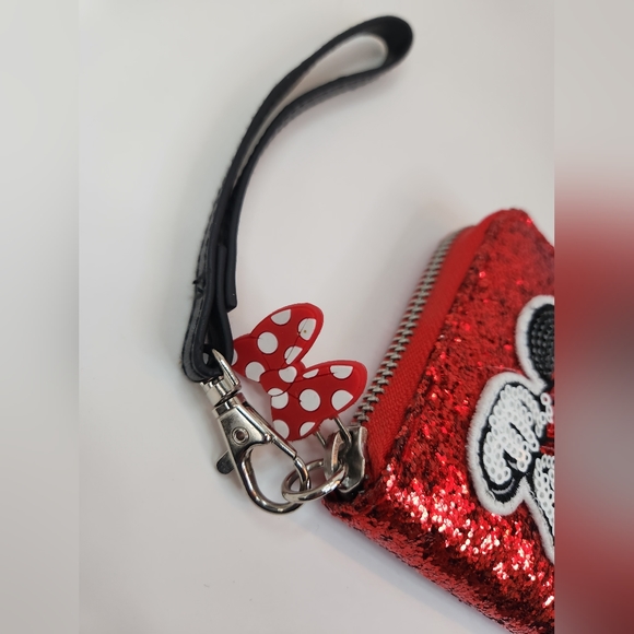 Minnie Mouse Wristlet - Picture 3 of 4